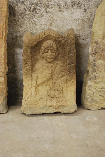 Stèle à inscription AVGVSTALIS