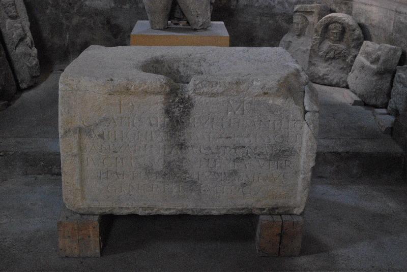 Bloc funéraire de Caïus Catus Catianus