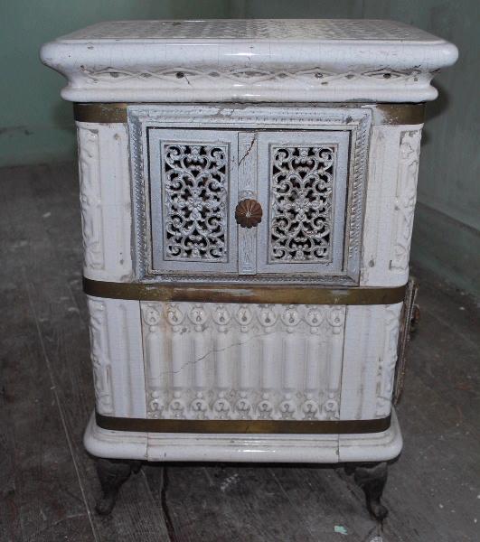 Poêle en faïence émaillés de végétaux