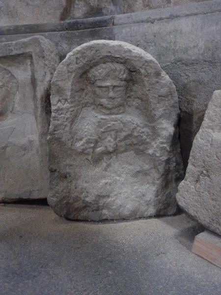 Stèle masculine et CAESO