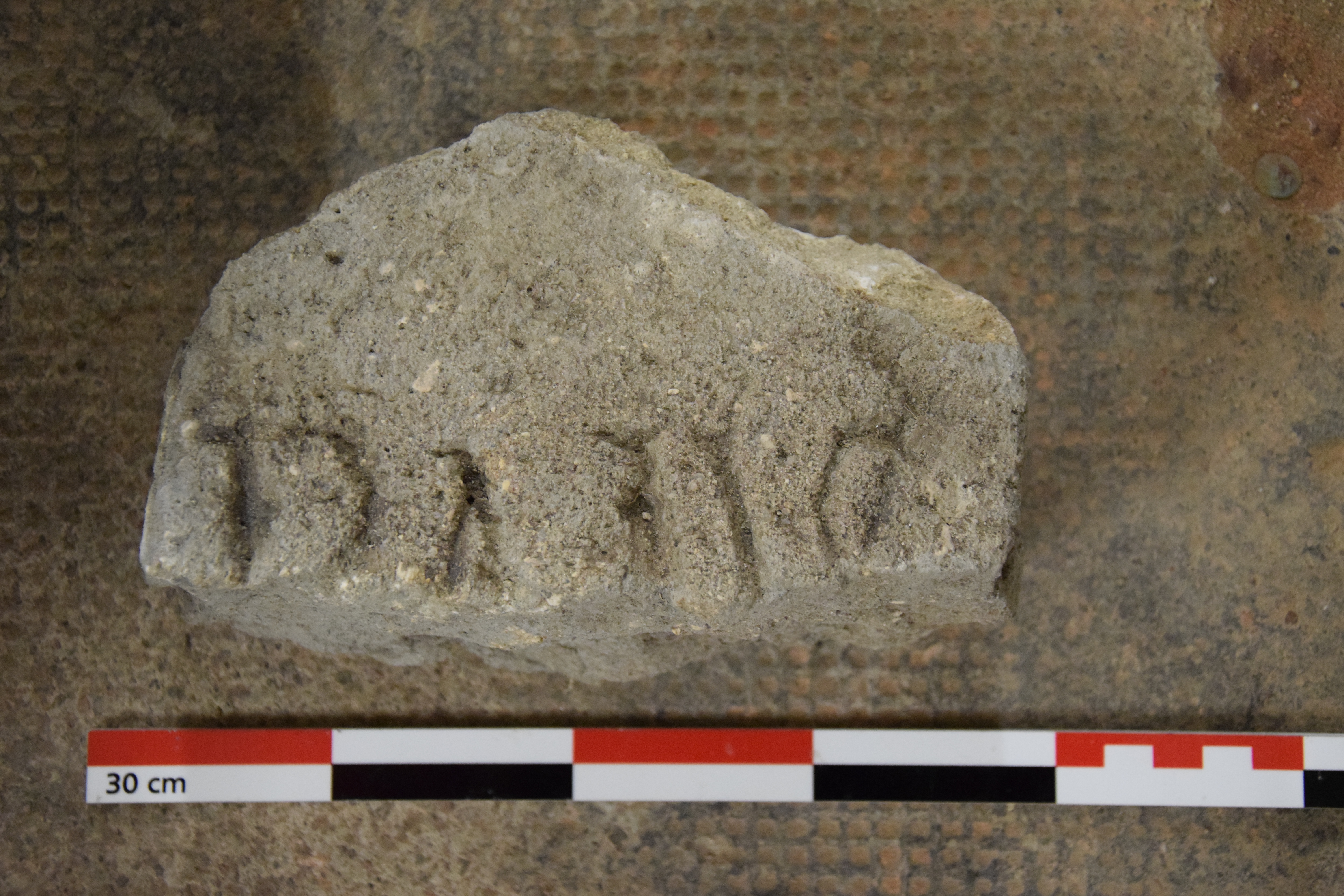Stèle à inscription D MIC