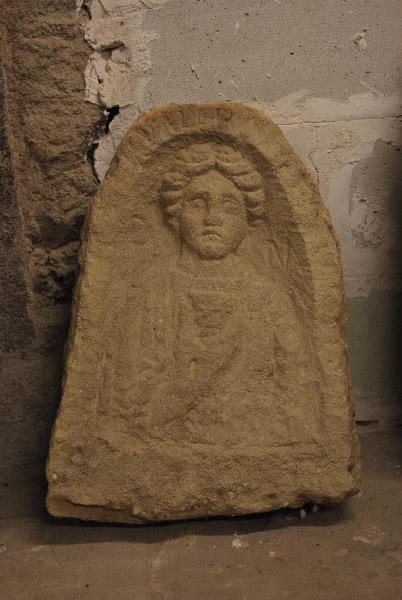 Stèle féminine et VALERA