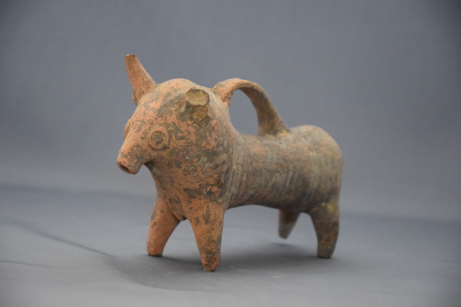 Askos en forme de bovidé