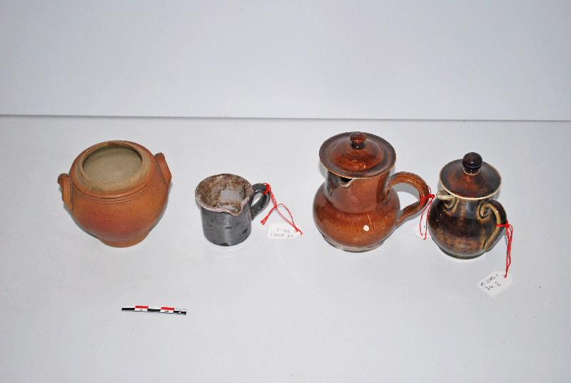 Ensemble de 4 pots en terre cuite et faïence