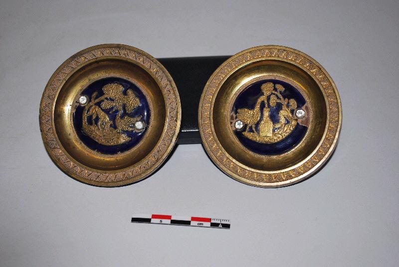 Paire de piques en cuivre émaillé