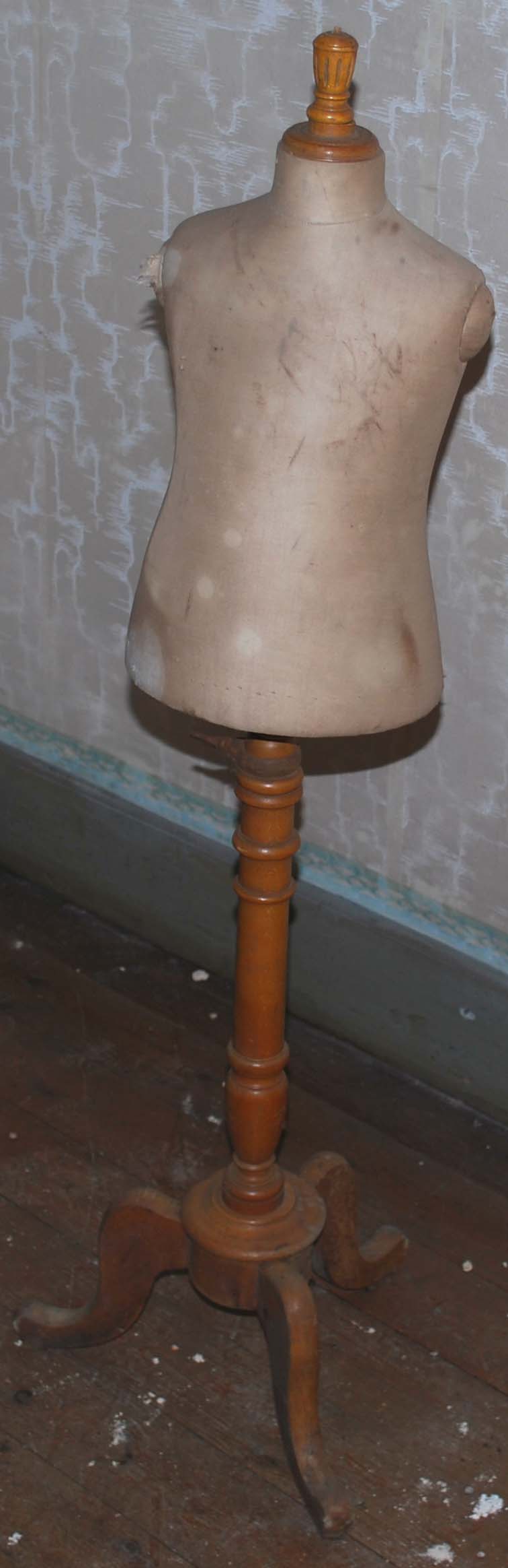 Deux mannequins de couturière