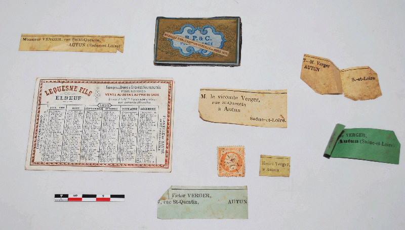 Lot d'éléments papier