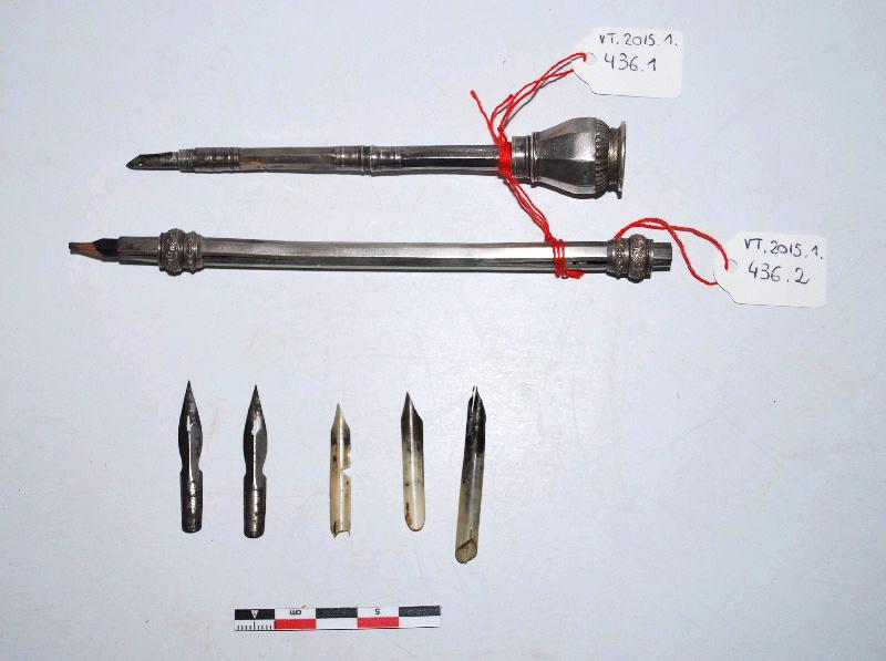 Ensemble de porte-plume et porte-crayon