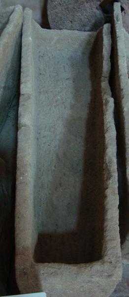 Cuve de sarcophage monolithe