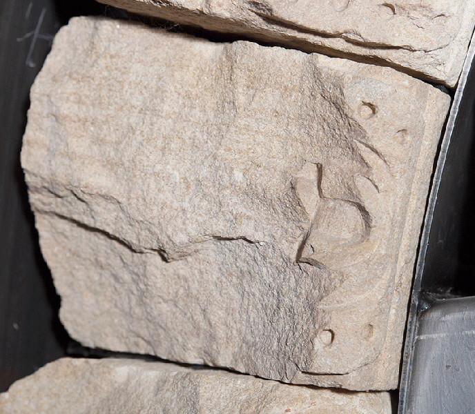 Claveau d'archivolte orné de palmettes