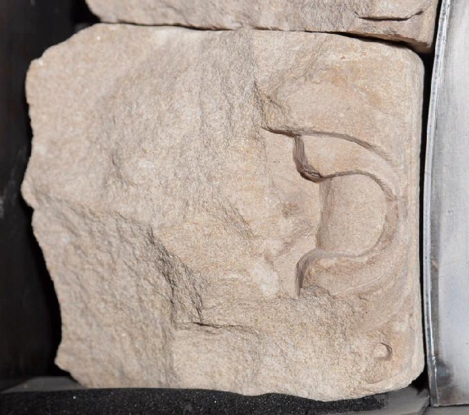 Claveau d'archivolte orné de palmettes