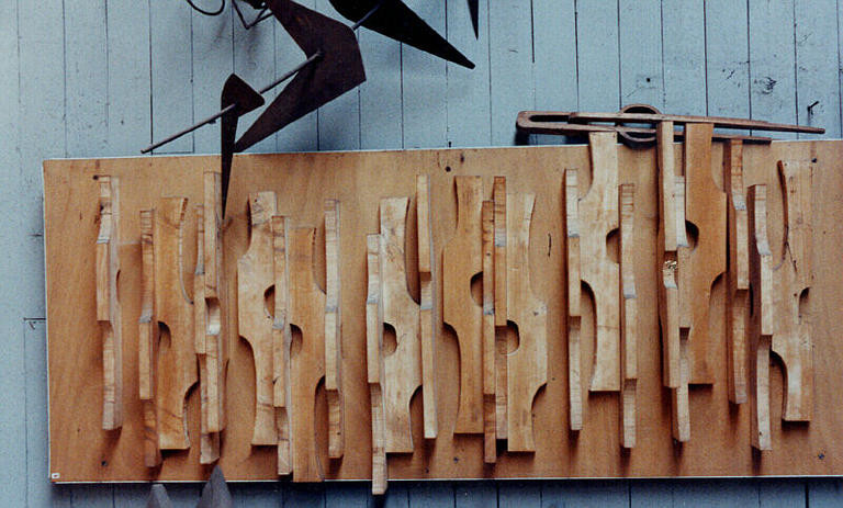 Relief mural en bois
