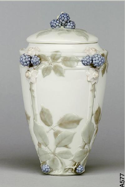 Sucrier aux mûres ; Sucrier aux ronces (dit aussi) ; Vase de Bièvres (dit aussi)