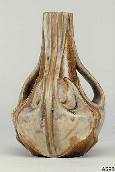 Vase modelé