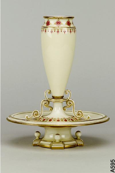 Vase porte-bouquet à deux anses