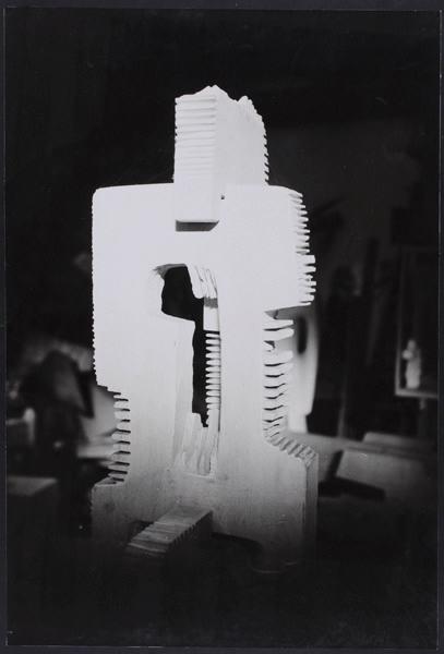 'Totem' (pierre) détail 1400 x 500 x 340 (Titre inscrit sur l'oeuvre)