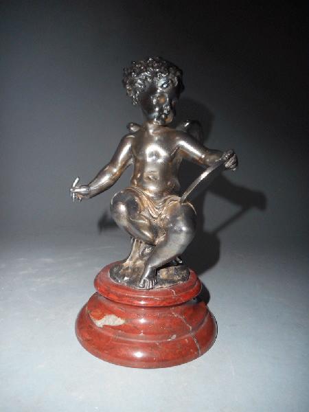 Statuette amour assis écrivant