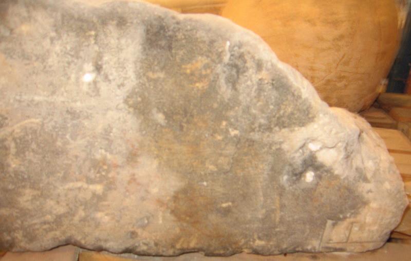 Inscription d'un monument élevé à Caius César