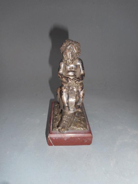 Amour chevauchant un escargot