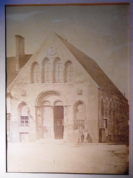 Ancien hôpital de Sens converti en halle au blé