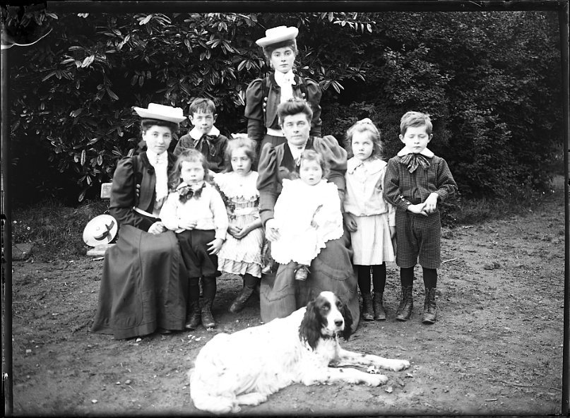 Famille de Kerever au jardin