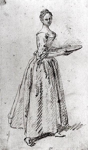 Femme debout tenant un plat