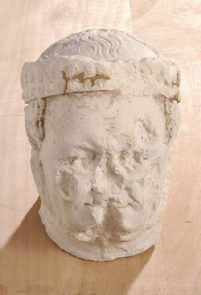 Tête du priant de Jean de Berry ('Tête originale du priant de Jean, duc de Berry' (source : catalogue 'exposition Bourges musée du Berry 2004') )