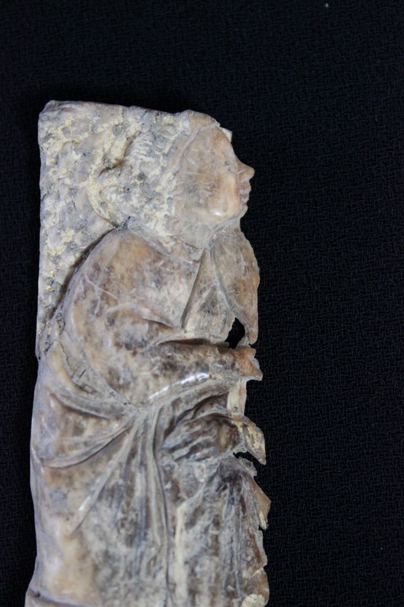 Ange regardant vers la droite