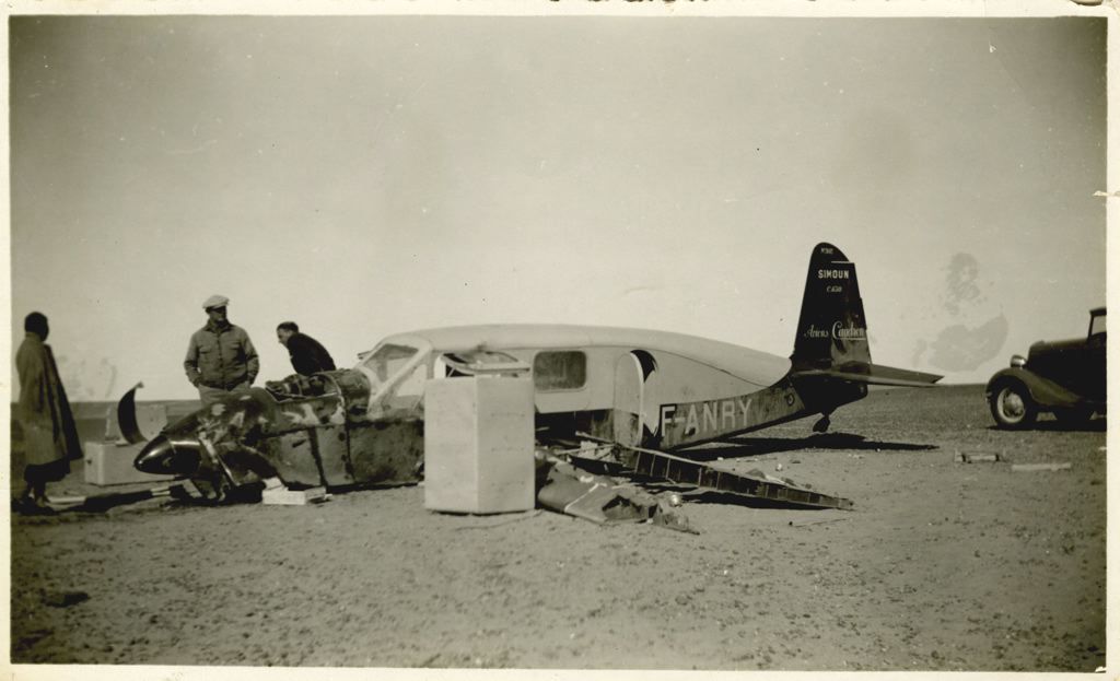 L’avion Simoun dans le désert