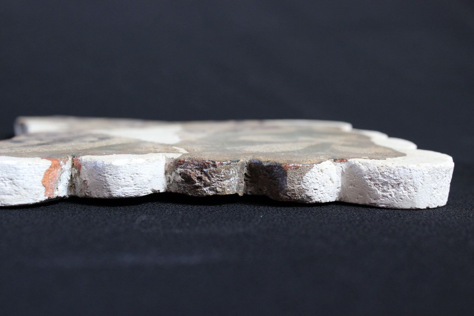 Carreau de pavement aux armes de Luxembourg.