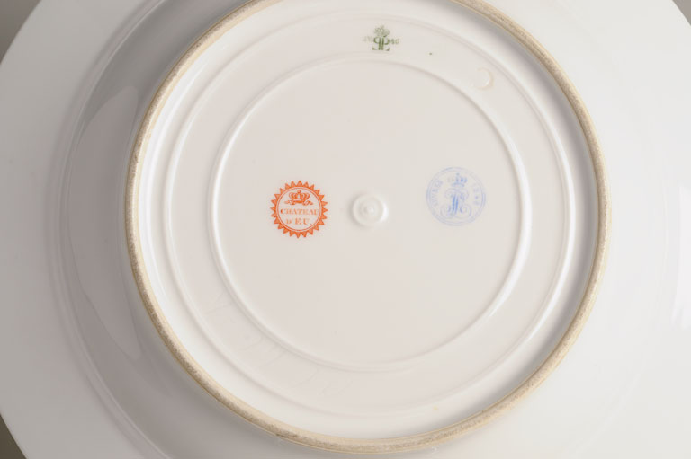 Assiettes en porcelaine au chiffre du roi Louis-Philippe