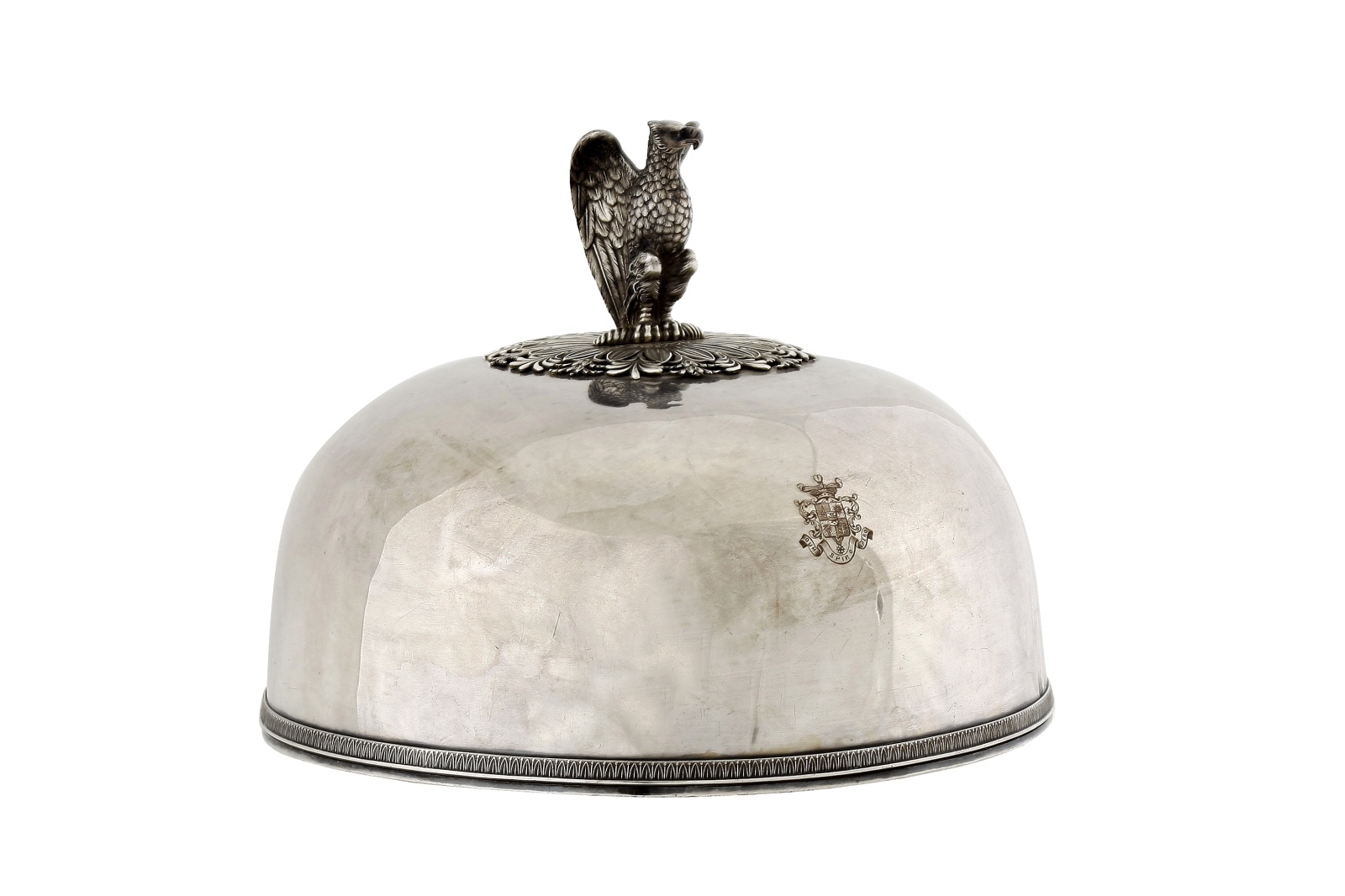 Couvre plat aux armes de Bertrand surmonté d'un aigle (tête à droite)