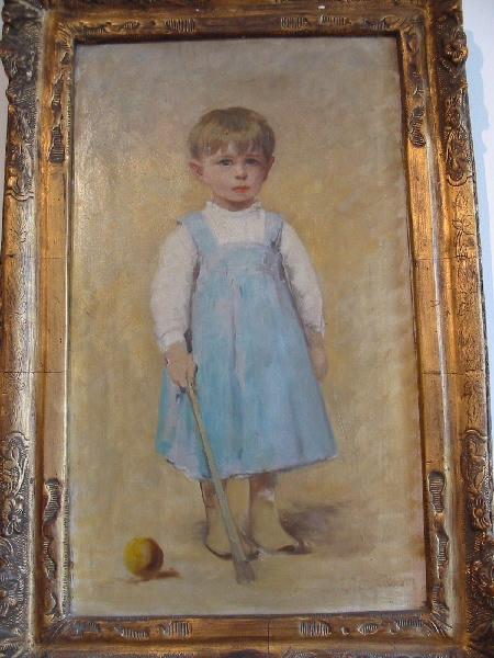 Le Petit Bernard jouant dans l'atelier