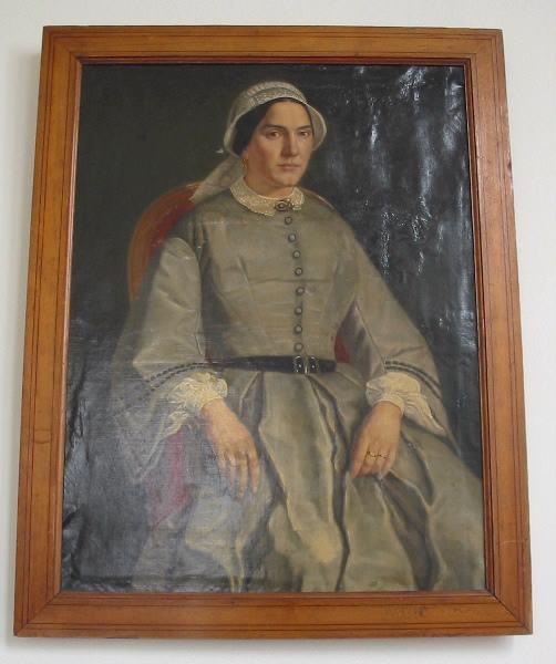 Portrait de femme en gris