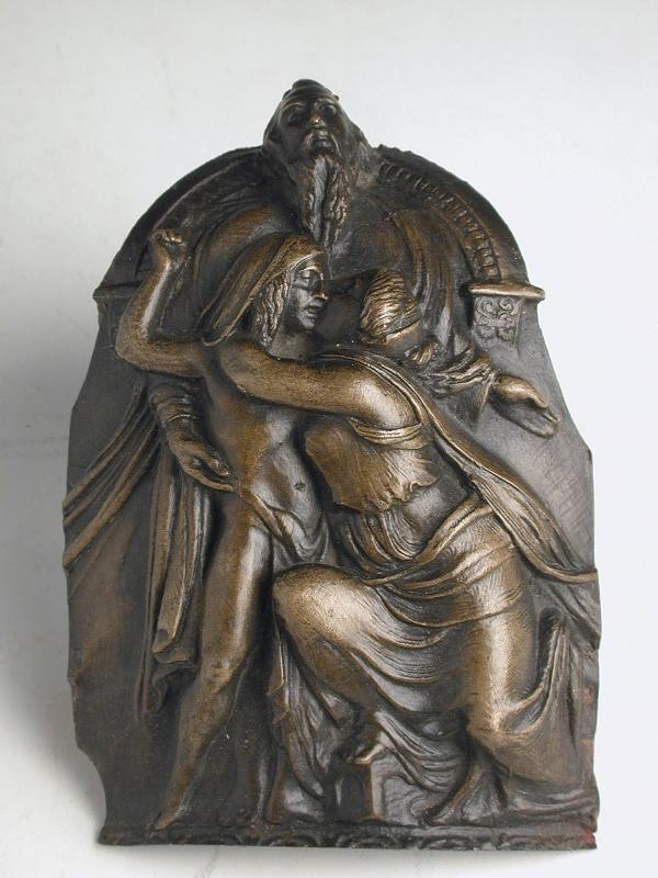 La mère d'Isaac embrassant son fils