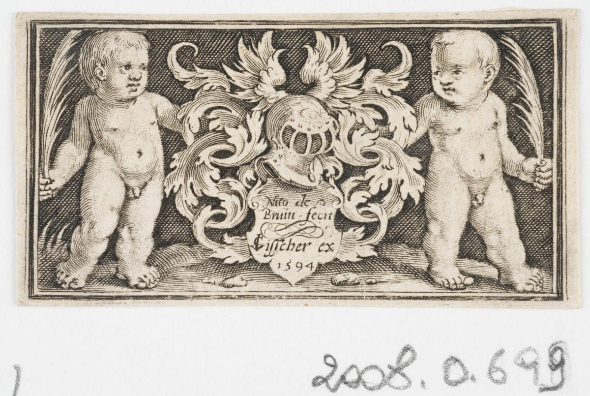 Deux putti présentant des armoiries