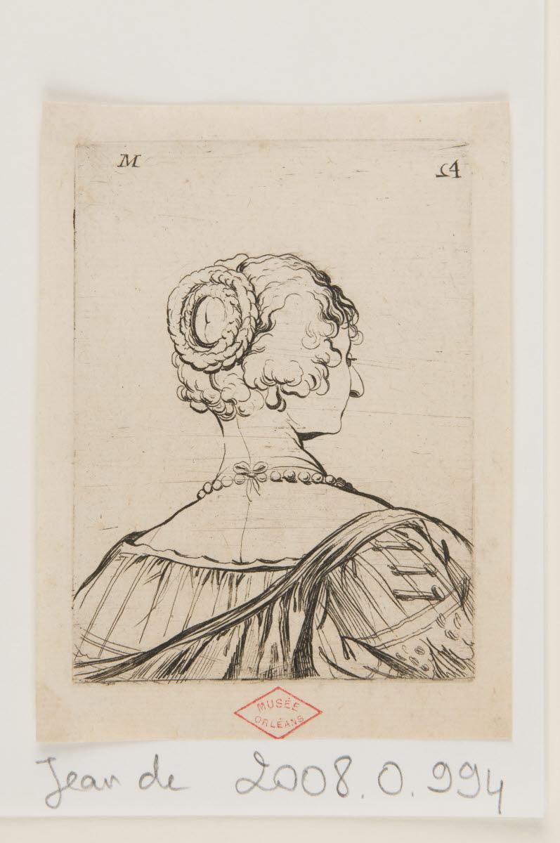 Buste de femme au chignon de trois quart dos