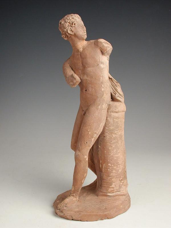 Jeune homme nu debout, regardant à droite