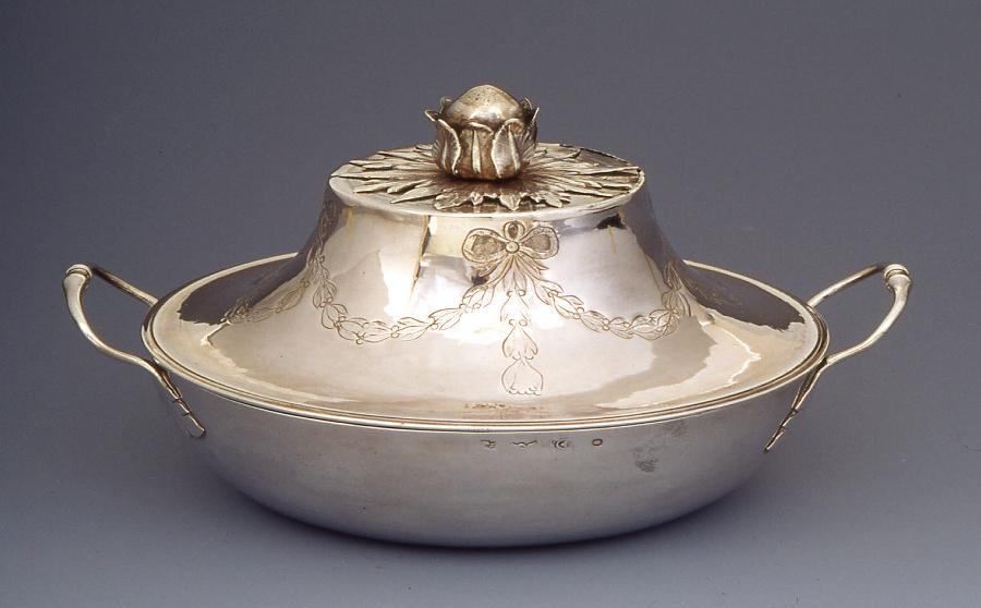 Ecuelle et son couvercle