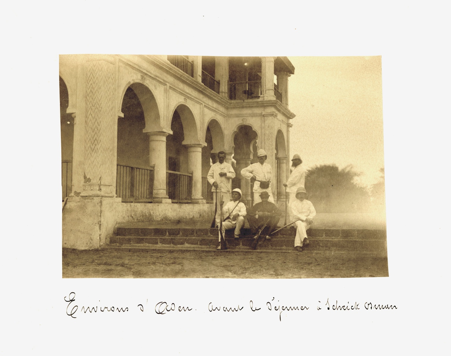 Environs d’Aden. Avant le déjeuner à Scheick Otman (titre inscrit)