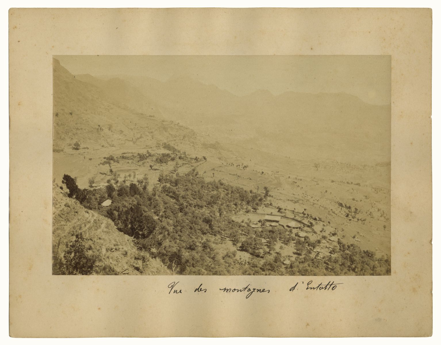 Vue des montagnes d'Entotto (titre inscrit)