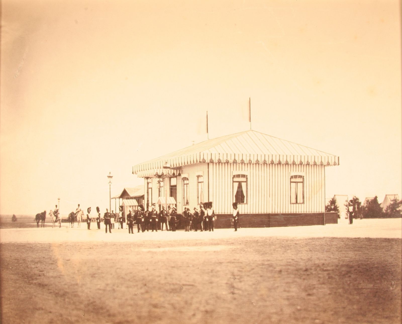 Camp de Châlons. L'Empereur et son état-major devant le pavillon impérial