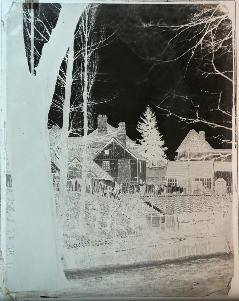 Troyes, lavoir et reste des remparts cours Jacquin