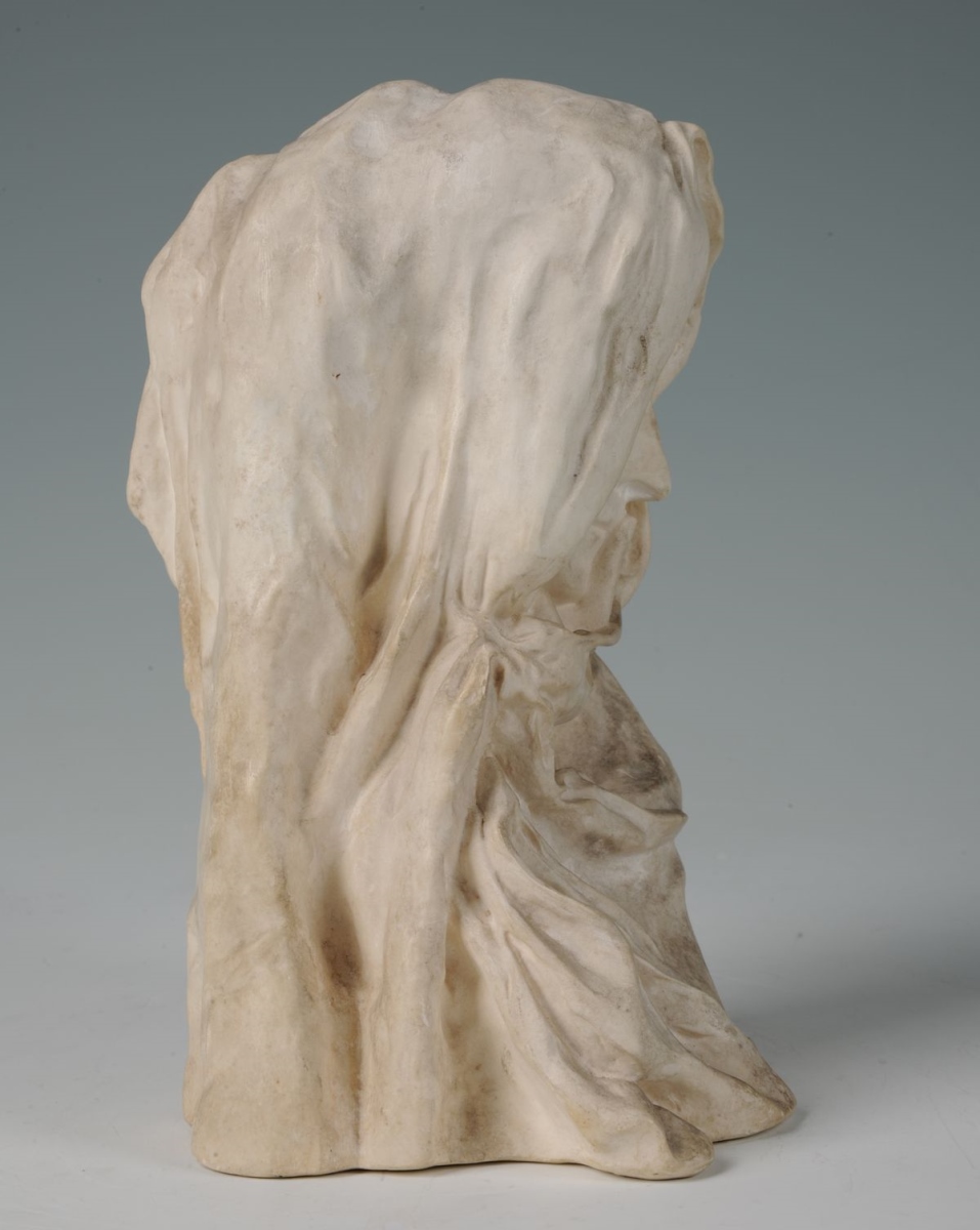 Femme au voile ; La Frileuse (autre titre) ; Le Secret (autre titre) ; Le silence (autre titre)