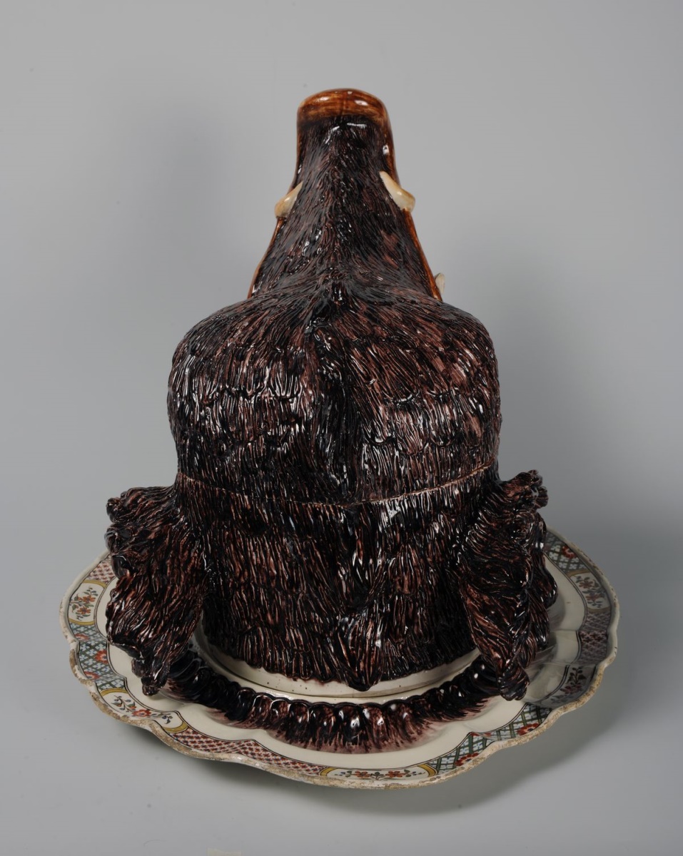 Hure de sanglier ; Terrine et son présentoir