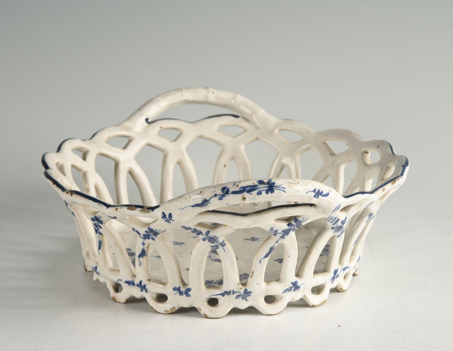 Corbeille ajourée ; corbeille