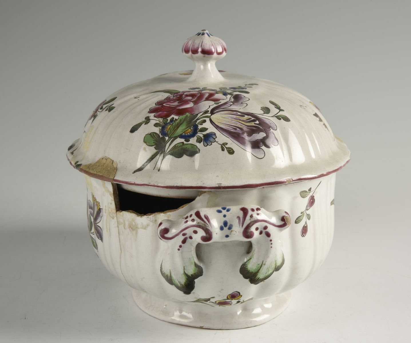 Soupière avec couvercle