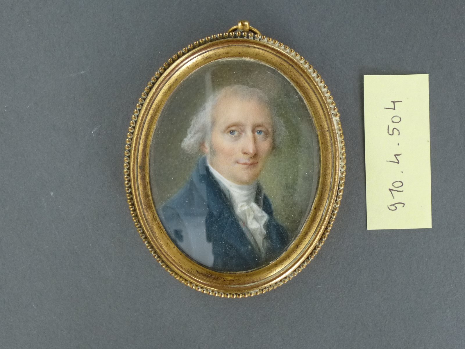 Portrait d'homme anonyme ; miniature ; médaillon