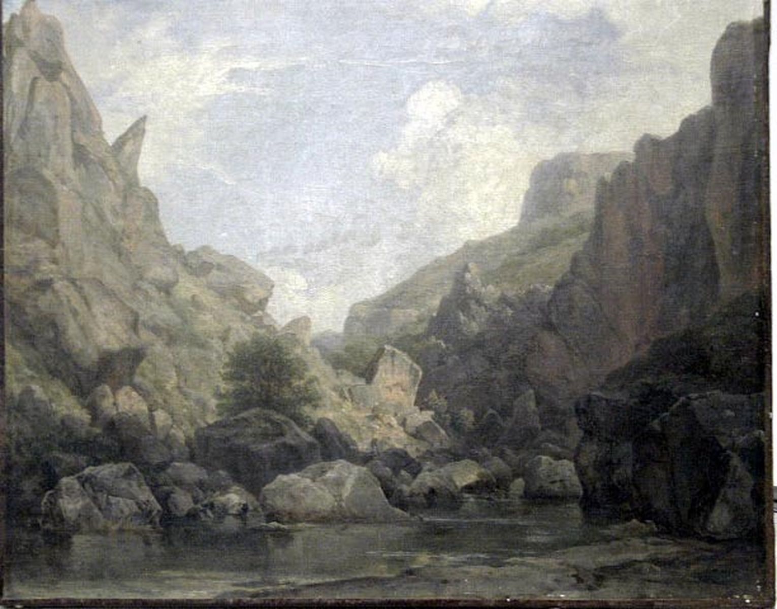 Rivière bordée de rochers