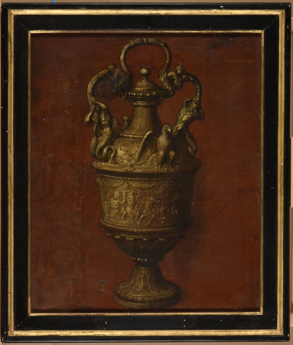 Un vase d'argent